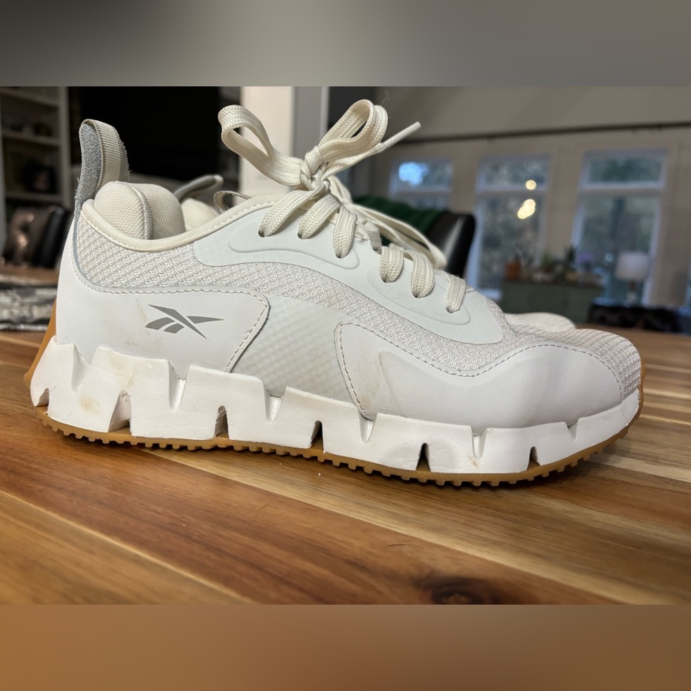 Women’s Reebok - Picture 3 of 4